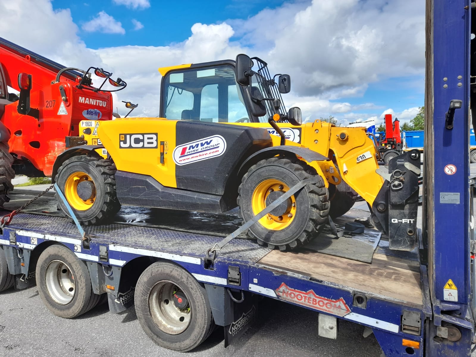 JCB 525.60 Teleporter SOLD to a Hire Company in Dublin.. complete with Bucket and Forks 